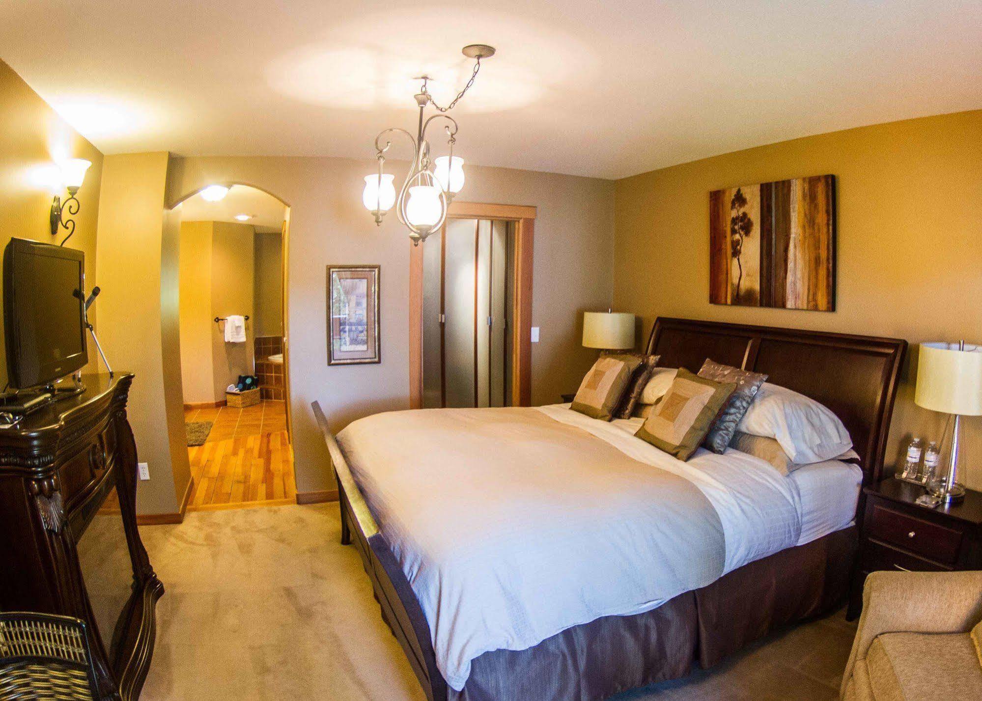 Tranquility Bay Waterfront Inn Сешелт Екстериор снимка